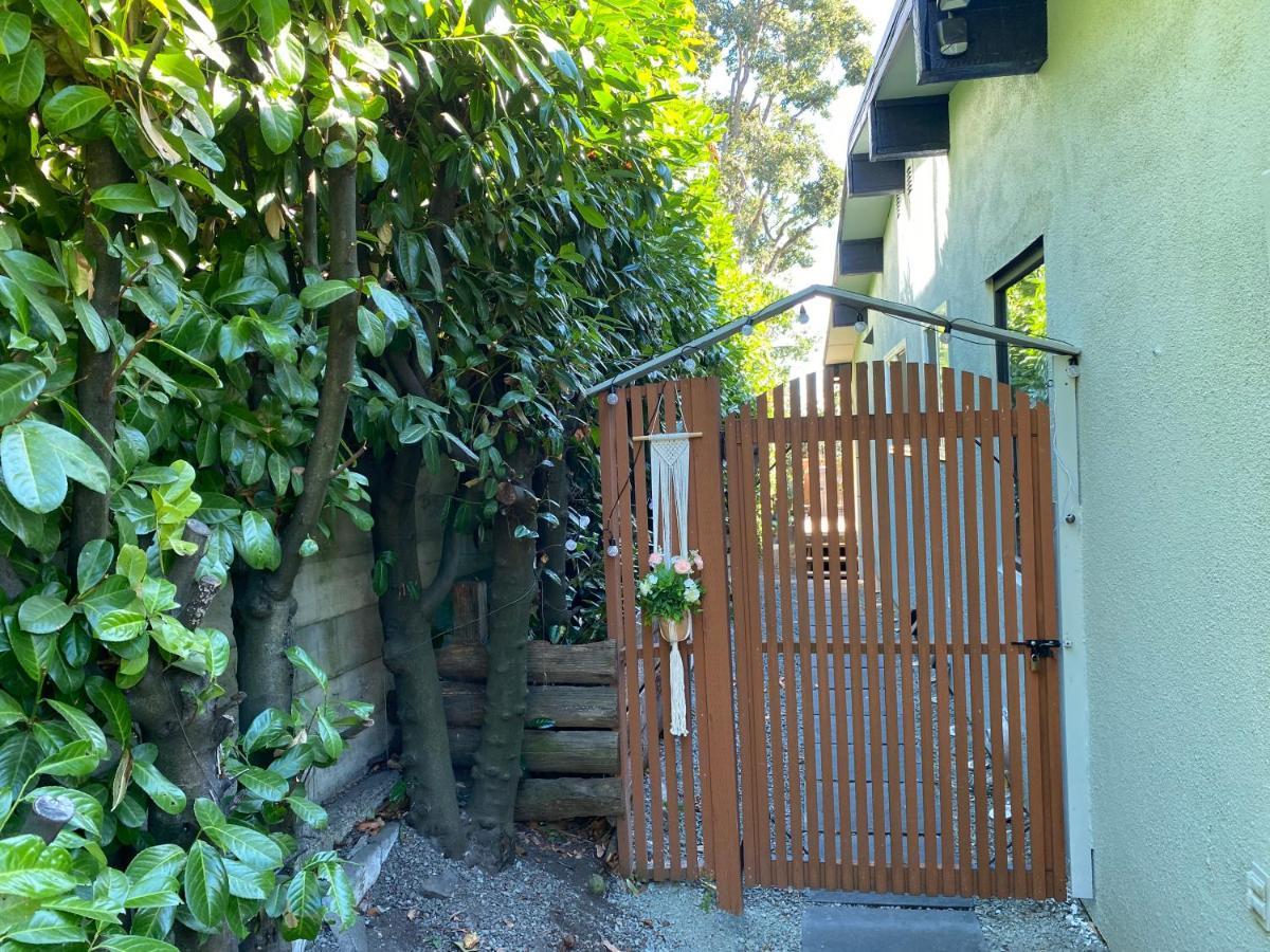 Hudson Homes Bnb Saanich Exterior foto